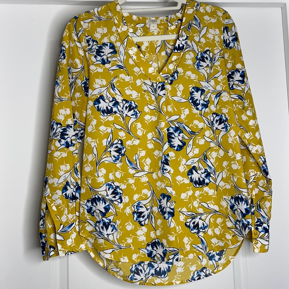 Very cute fall JCREW BUTTON DOWN XS.